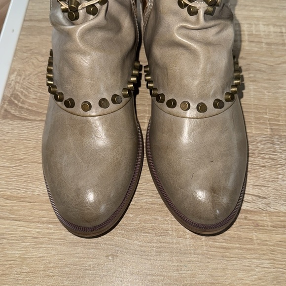 Patrizia boots size 8 NEW Stylish leather studded Tan Silver Boots spring step - Picture 5 of 7